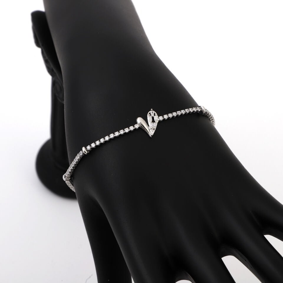 ZİRKON KALP VE TAŞ DETAYLI BİLEKLİK