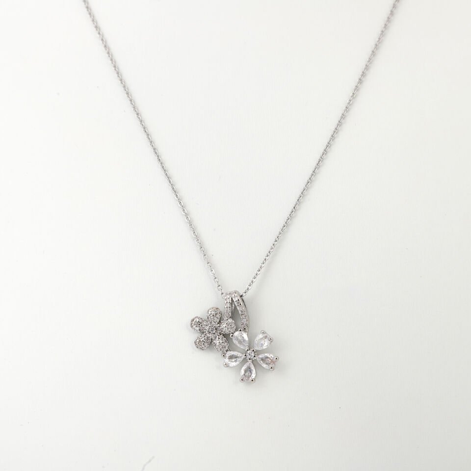 ÇİÇEK DETAYLI ZİRKON KOLYE