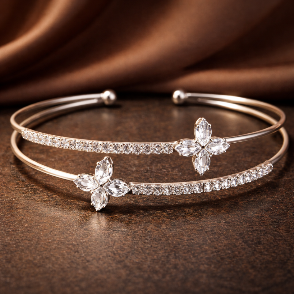 Zirkon Taşlı Yonca Figürlü Kelepçe