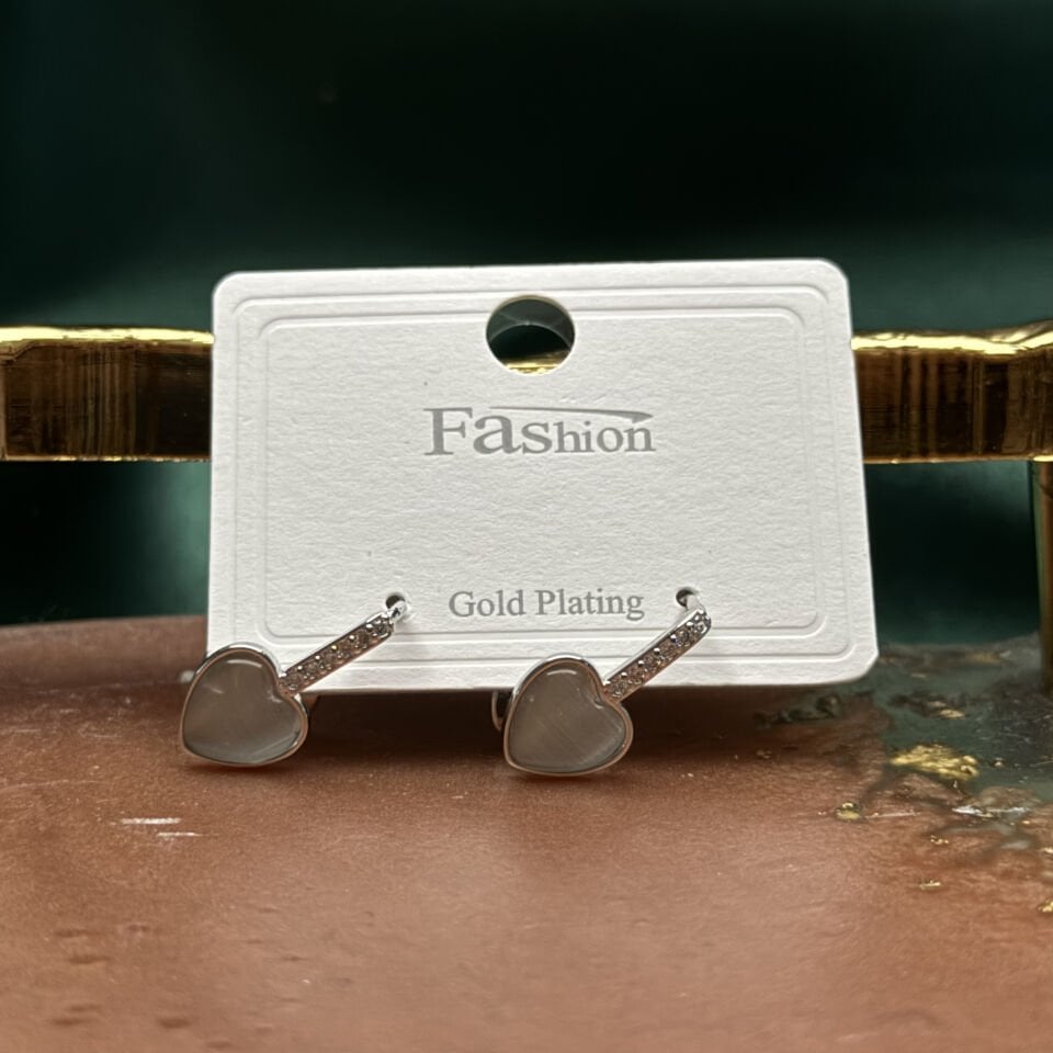 Zirkon Taşlı Kalp Detaylı Çıtır Küpe