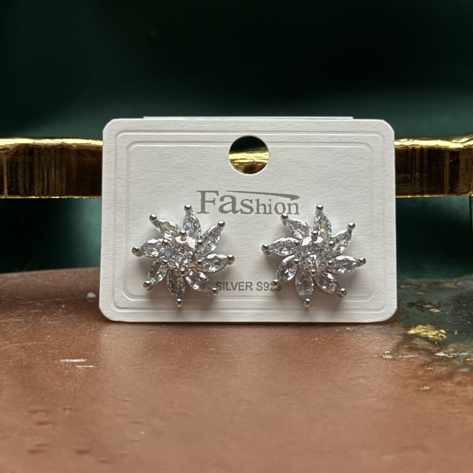 Zirkon Taşlı Çiçek Form Çıtır Küpe