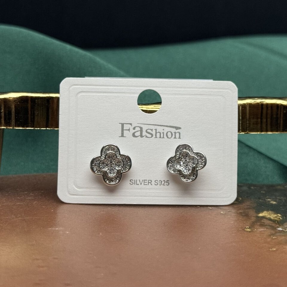 Zirkon Taşlı Mini Çiçek Formlu Çıtır Küpe