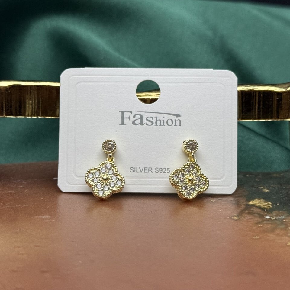 Zirkon Yonca Sallantılı Çıtır Küpe