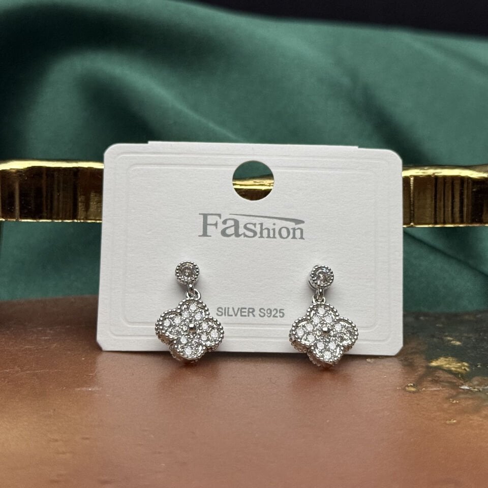 Zirkon Yonca Sallantılı Çıtır Küpe